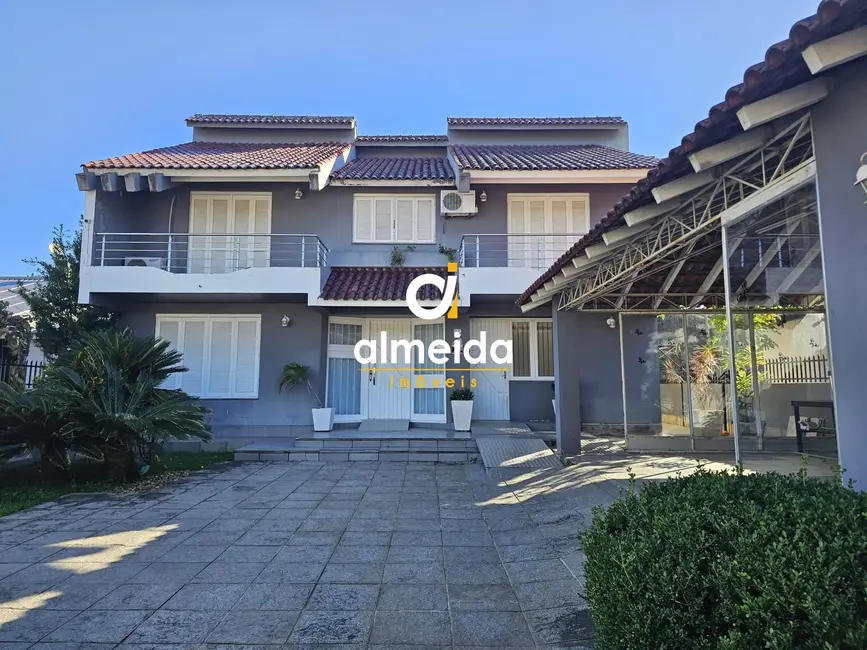 Foto 2 de Casa com 4 quartos à venda, 311m2 em Camobi, Santa Maria - RS