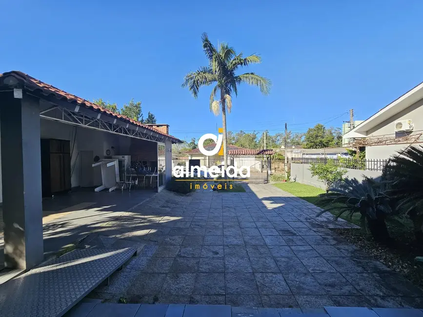 Foto 3 de Casa com 4 quartos à venda, 311m2 em Camobi, Santa Maria - RS