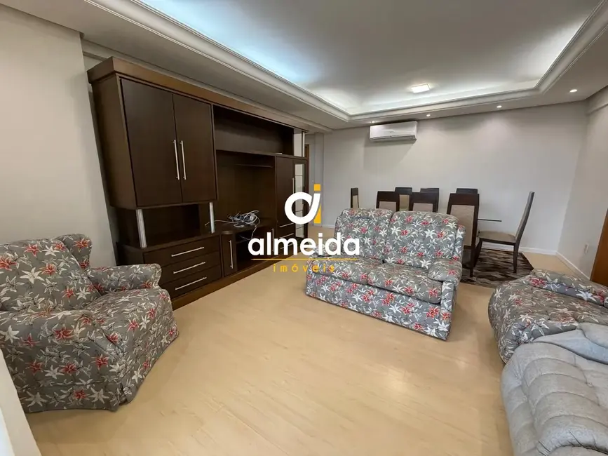Foto 8 de Apartamento com 3 quartos para alugar, 147m2 em Centro, Santa Maria - RS