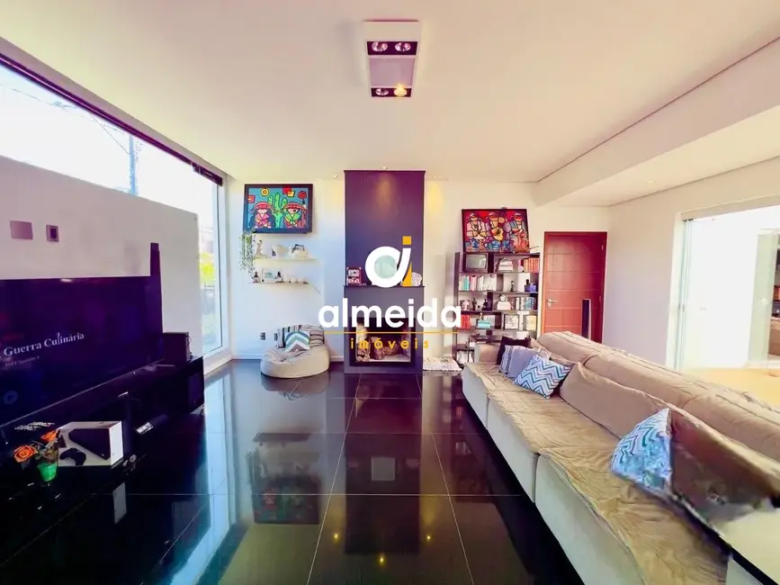 Casa com 4 quartos à venda, 450m2 em São José, Santa Maria - RS - imagem 6 Foto 6 de Casa com 4 quartos à venda, 450m2 em São José, Santa Maria - RS