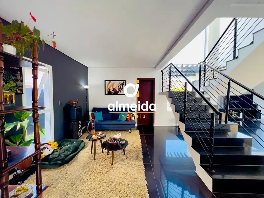 Casa com 4 quartos à venda, 450m2 em São José, Santa Maria - RS - imagem 9 Foto 9 de Casa com 4 quartos à venda, 450m2 em São José, Santa Maria - RS