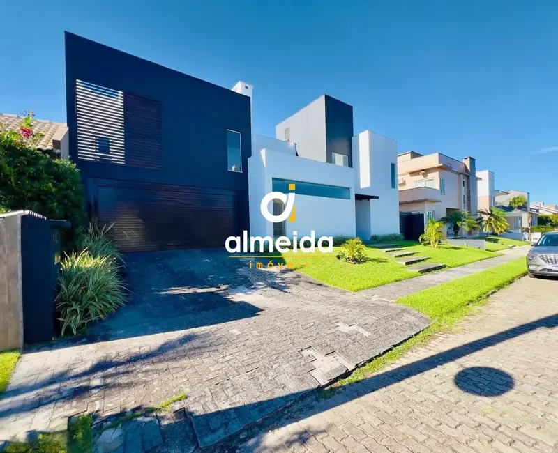 Casa com 4 quartos à venda, 450m2 em São José, Santa Maria - RS - imagem 3 Foto 3 de Casa com 4 quartos à venda, 450m2 em São José, Santa Maria - RS