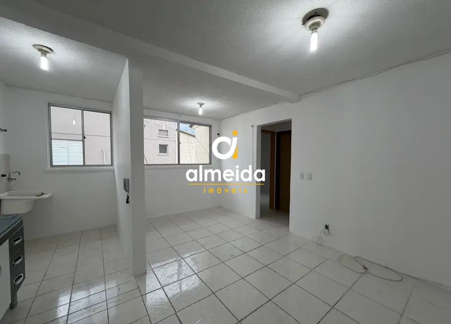 Foto 2 de Apartamento com 2 quartos para alugar, 44m2 em Nossa Senhora Medianeira, Santa Maria - RS