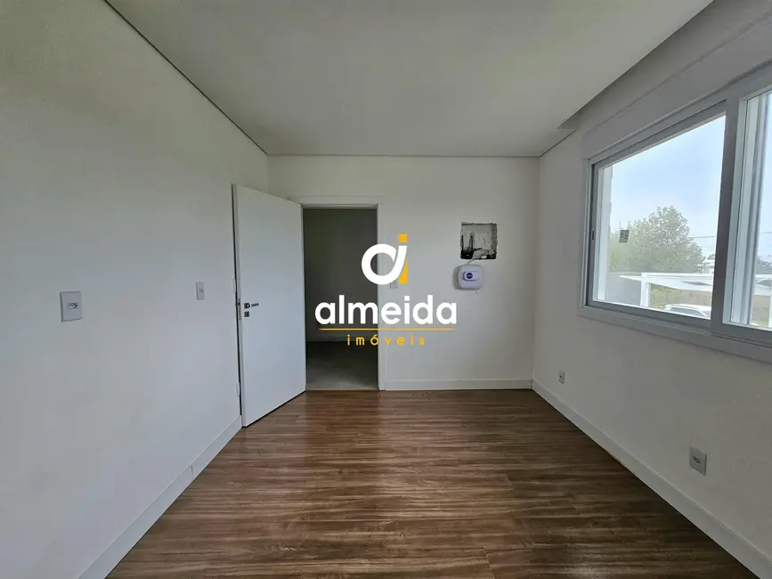 Foto 8 de Casa com 3 quartos à venda, 270m2 em Tomazetti, Santa Maria - RS