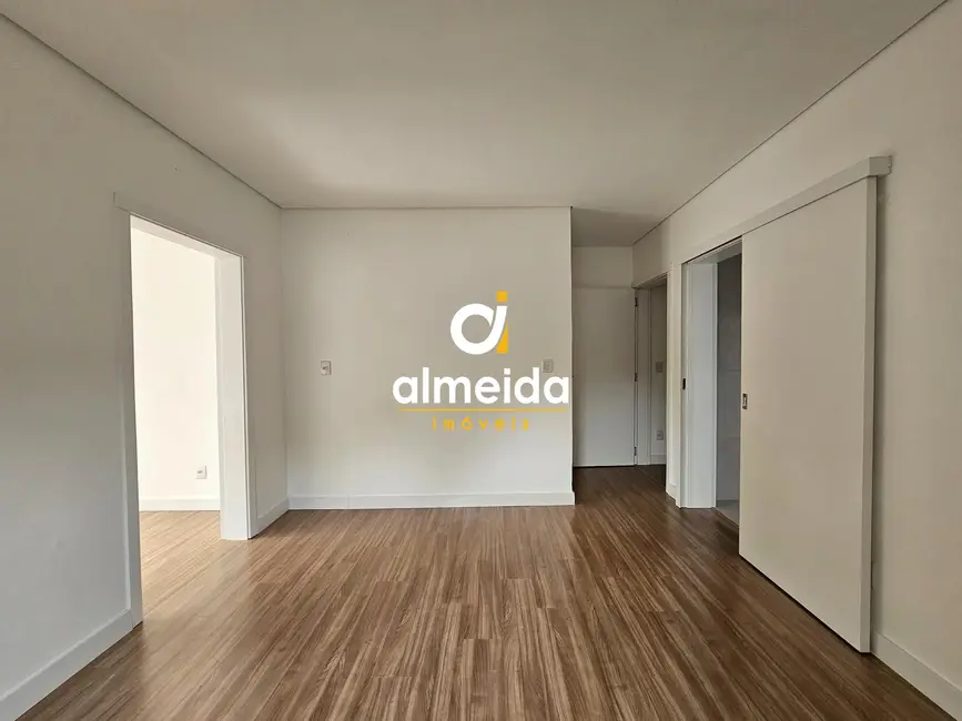 Foto 6 de Casa com 3 quartos à venda, 270m2 em Tomazetti, Santa Maria - RS