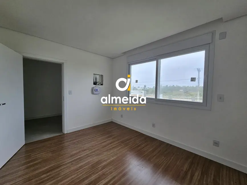 Foto 7 de Casa com 3 quartos à venda, 270m2 em Tomazetti, Santa Maria - RS