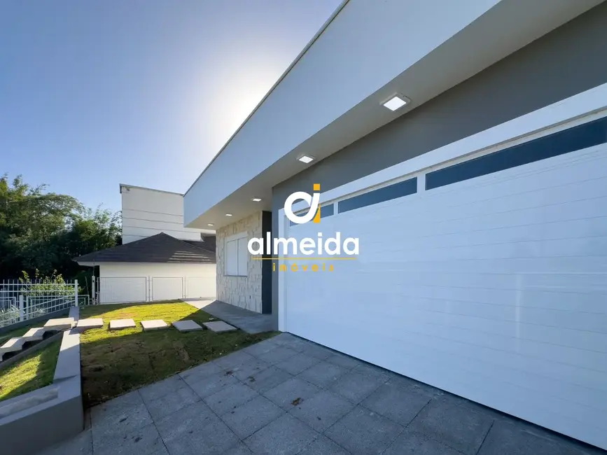 Foto 4 de Casa com 3 quartos à venda, 270m2 em Tomazetti, Santa Maria - RS