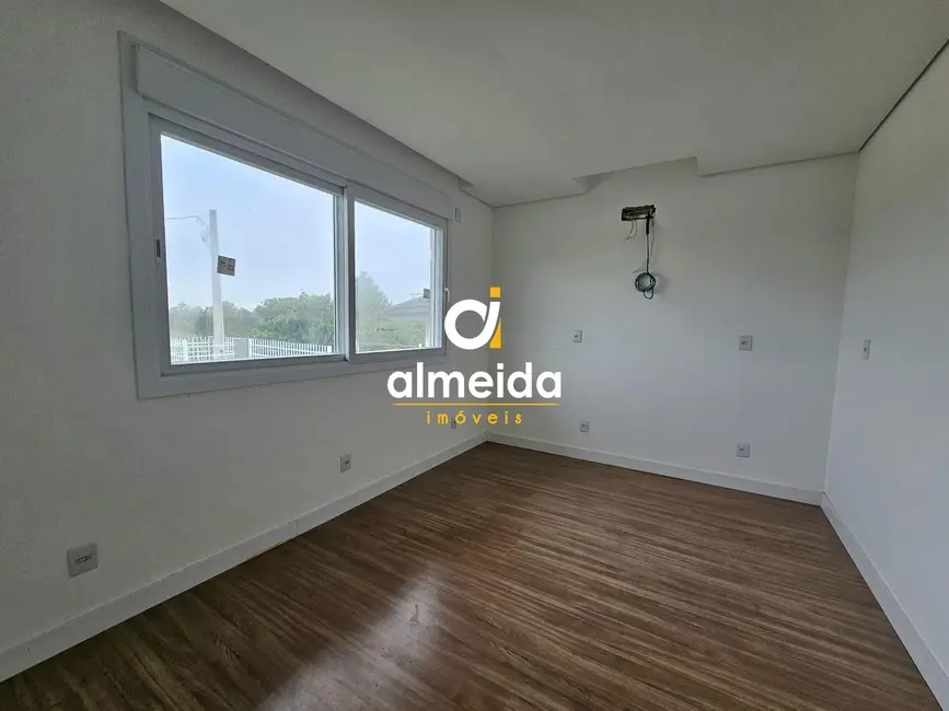 Foto 9 de Casa com 3 quartos à venda, 270m2 em Tomazetti, Santa Maria - RS