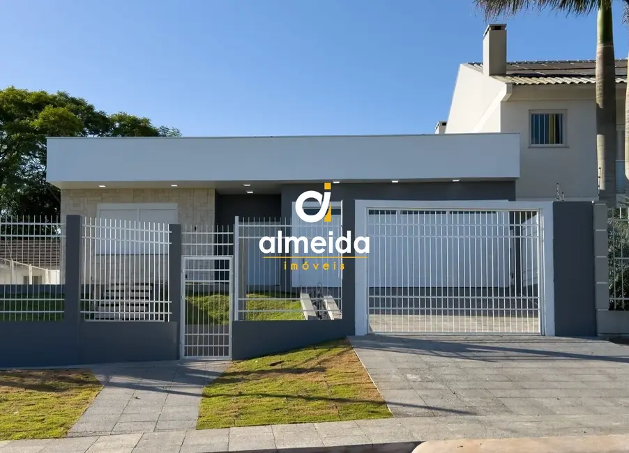 Foto 1 de Casa com 3 quartos à venda, 270m2 em Tomazetti, Santa Maria - RS