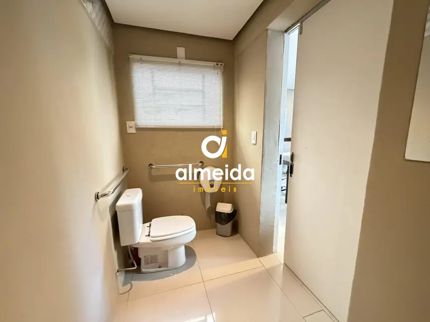 Sala Comercial com 7 quartos para alugar, 179m2 em Centro, Santa Maria - RS - imagem 8 Foto 8 de Sala Comercial com 7 quartos para alugar, 179m2 em Centro, Santa Maria - RS