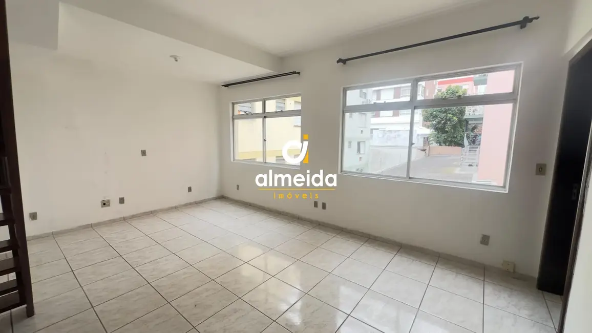 Foto 2 de Apartamento com 1 quarto à venda, 60m2 em Itararé, Santa Maria - RS