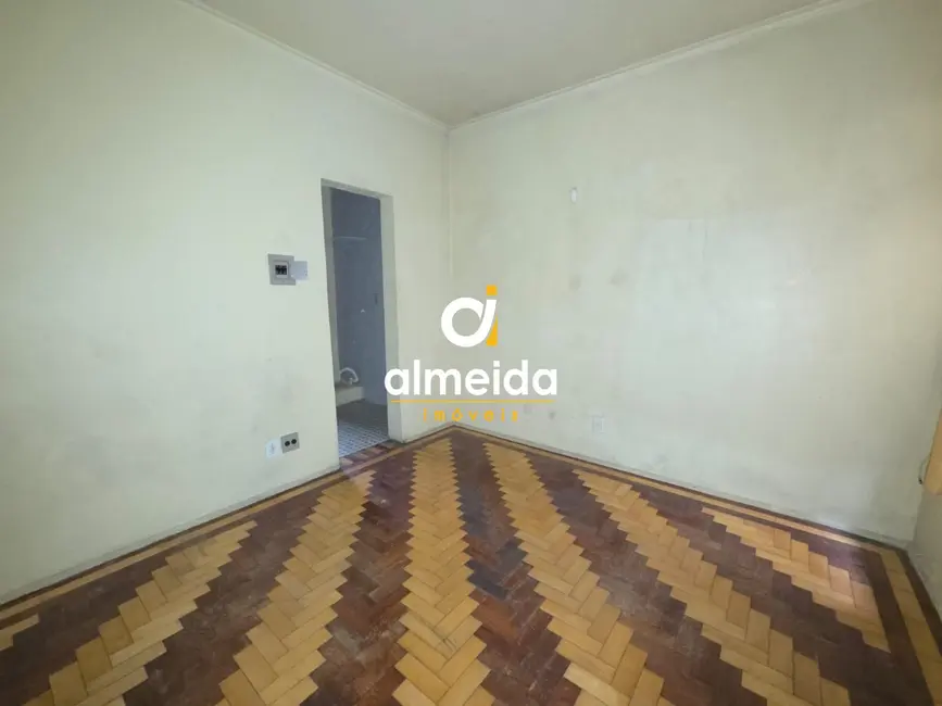 Apartamento com 8 quartos à venda, 150m2 em Centro, Santa Maria - RS - imagem 5 Foto 5 de Apartamento com 8 quartos à venda, 150m2 em Centro, Santa Maria - RS