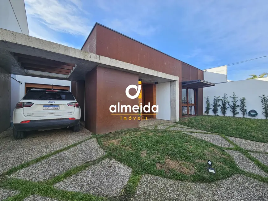 Foto 1 de Casa com 3 quartos à venda, 230m2 em Tomazetti, Santa Maria - RS