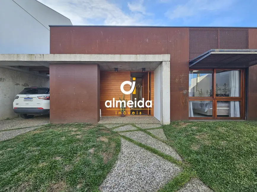 Foto 2 de Casa com 3 quartos à venda, 230m2 em Tomazetti, Santa Maria - RS