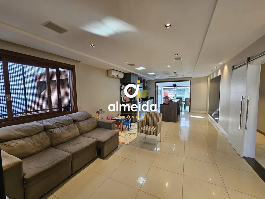 Foto 5 de Casa com 3 quartos à venda, 230m2 em Tomazetti, Santa Maria - RS