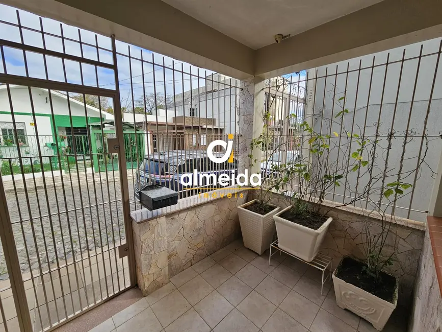 Foto 3 de Casa com 3 quartos à venda, 163m2 em Nossa Senhora do Rosário, Santa Maria - RS