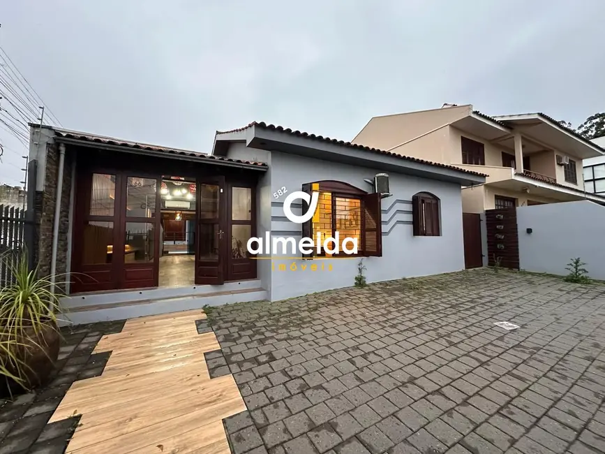 Casa com 4 quartos para alugar, 197m2 em Dom Antônio Reis, Santa Maria - RS - imagem 2 Foto 2 de Casa com 4 quartos para alugar, 197m2 em Dom Antônio Reis, Santa Maria - RS