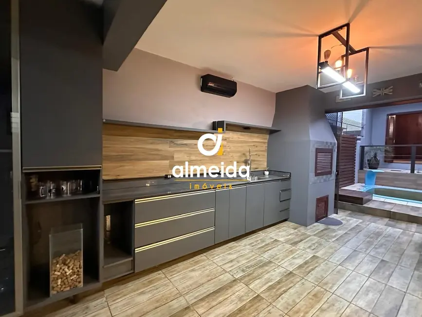 Casa com 4 quartos para alugar, 197m2 em Dom Antônio Reis, Santa Maria - RS - imagem 8 Foto 8 de Casa com 4 quartos para alugar, 197m2 em Dom Antônio Reis, Santa Maria - RS