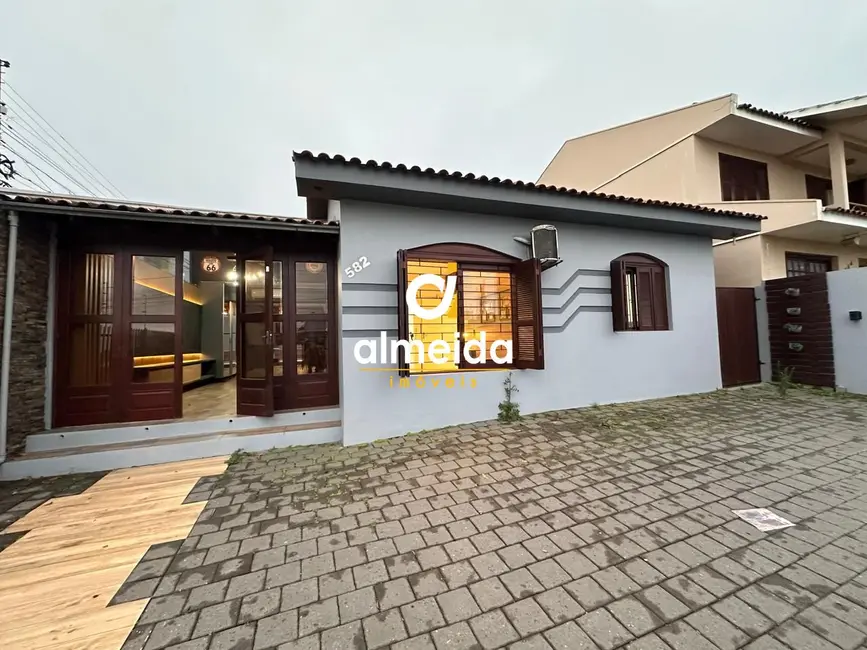 Casa com 4 quartos para alugar, 197m2 em Dom Antônio Reis, Santa Maria - RS - imagem 1 Foto 1 de Casa com 4 quartos para alugar, 197m2 em Dom Antônio Reis, Santa Maria - RS