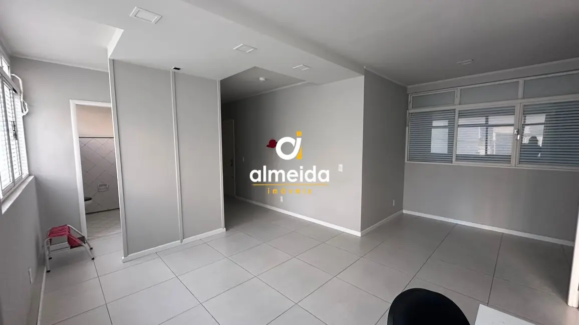 Foto 2 de Sala Comercial com 1 quarto para alugar, 48m2 em Centro, Santa Maria - RS
