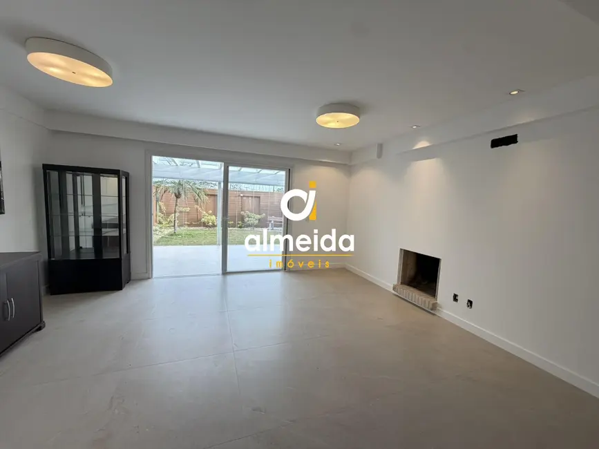 Foto 2 de Casa com 4 quartos à venda, 172m2 em São José, Santa Maria - RS