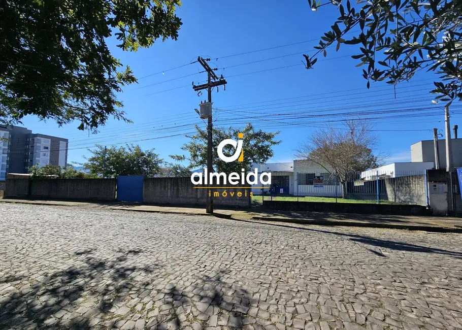 Foto 1 de Prédio Inteiro com 8 quartos à venda, 675m2 em Pé de Plátano, Santa Maria - RS