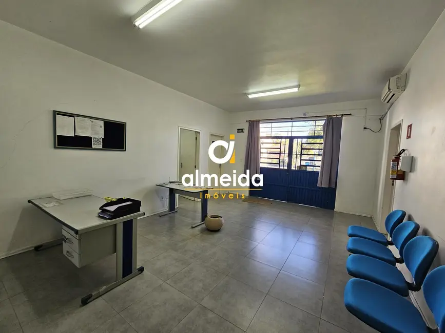 Foto 9 de Prédio Inteiro com 8 quartos à venda, 675m2 em Pé de Plátano, Santa Maria - RS