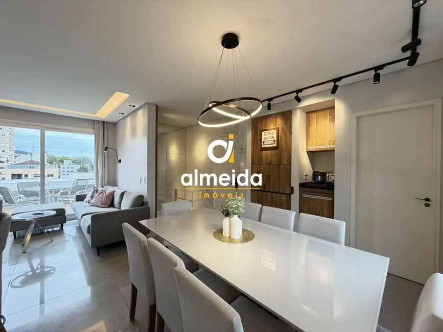 Apartamento com 3 quartos para alugar, 203m2 em Nossa Senhora de Fátima, Santa Maria - RS - imagem 5 Foto 5 de Apartamento com 3 quartos para alugar, 203m2 em Nossa Senhora de Fátima, Santa Maria - RS