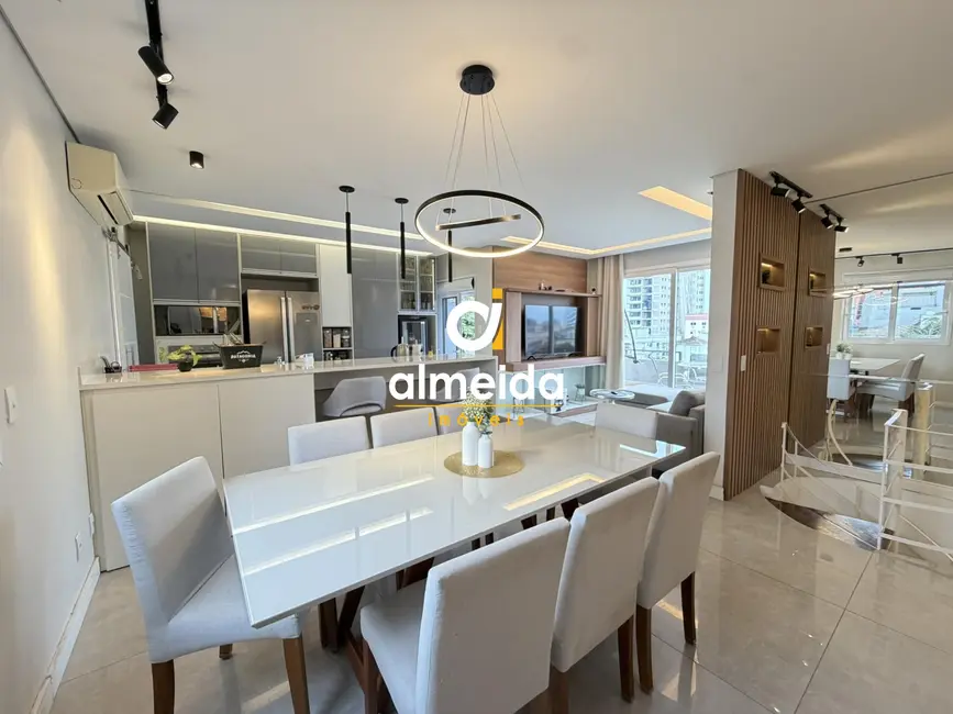Apartamento com 3 quartos para alugar, 203m2 em Nossa Senhora de Fátima, Santa Maria - RS - imagem 2 Foto 2 de Apartamento com 3 quartos para alugar, 203m2 em Nossa Senhora de Fátima, Santa Maria - RS