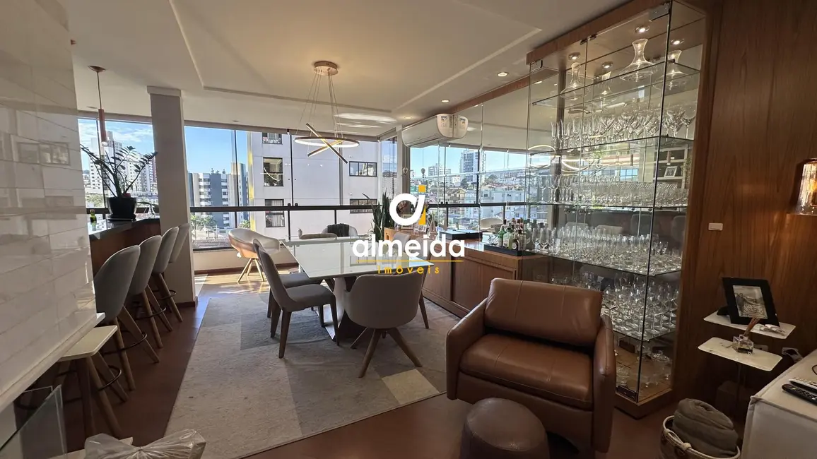 Apartamento com 3 quartos à venda, 137m2 em Nossa Senhora de Lourdes, Santa Maria - RS - imagem 4 Foto 4 de Apartamento com 3 quartos à venda, 137m2 em Nossa Senhora de Lourdes, Santa Maria - RS