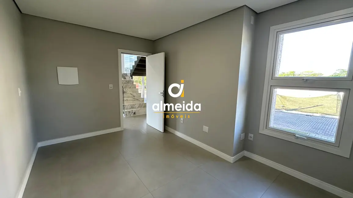 Casa de Condomínio com 4 quartos à venda, 215m2 em Camobi, Santa Maria - RS - imagem 9 Foto 9 de Casa de Condomínio com 4 quartos à venda, 215m2 em Camobi, Santa Maria - RS