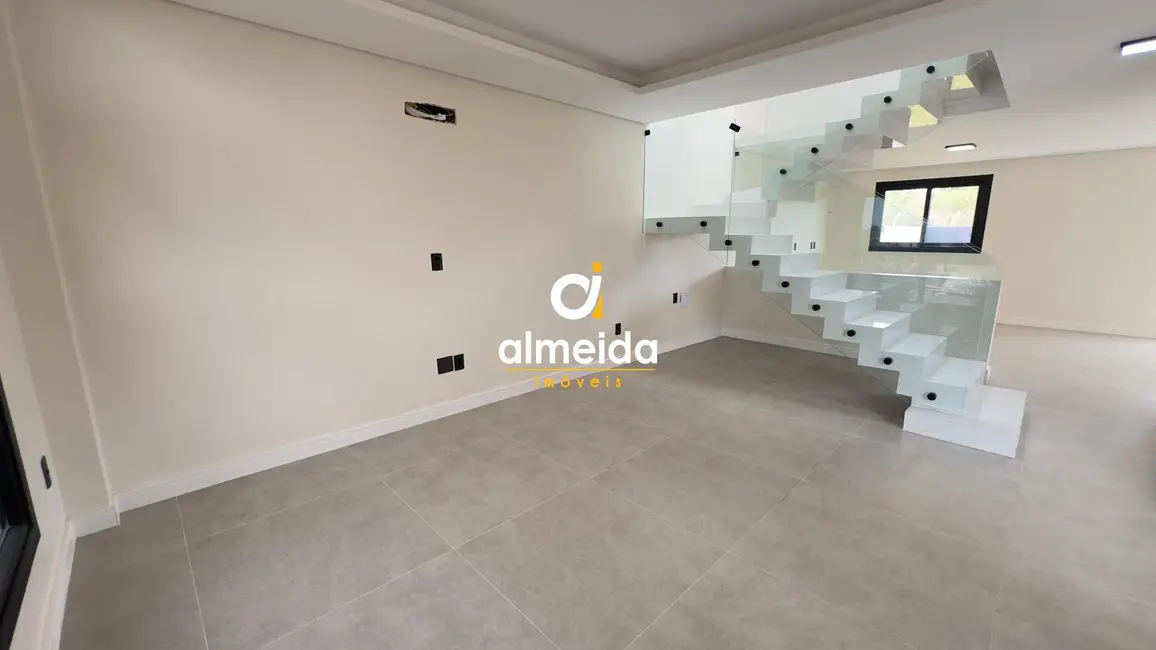 Casa de Condomínio com 3 quartos à venda, 204m2 em Camobi, Santa Maria - RS - imagem 4 Foto 4 de Casa de Condomínio com 3 quartos à venda, 204m2 em Camobi, Santa Maria - RS