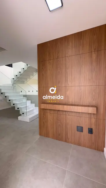Casa com 3 quartos à venda, 204m2 em Camobi, Santa Maria - RS - imagem 2 Foto 2 de Casa com 3 quartos à venda, 204m2 em Camobi, Santa Maria - RS