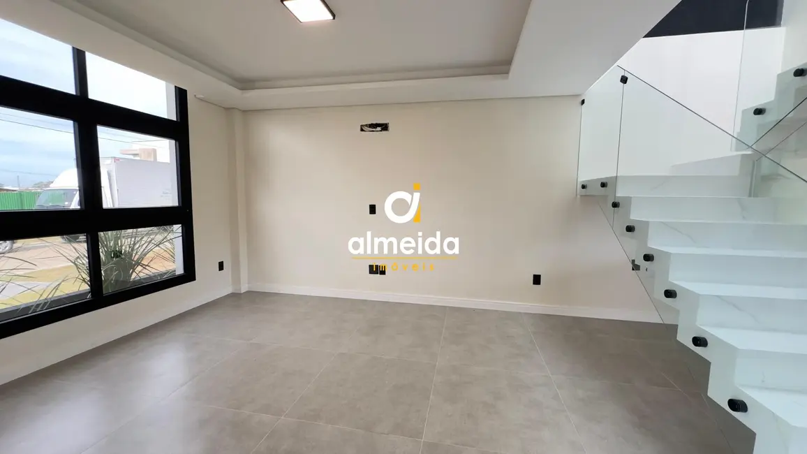 Casa com 3 quartos à venda, 204m2 em Camobi, Santa Maria - RS - imagem 3 Foto 3 de Casa com 3 quartos à venda, 204m2 em Camobi, Santa Maria - RS