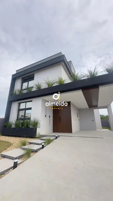 Casa com 3 quartos à venda, 204m2 em Camobi, Santa Maria - RS - imagem 1 Foto 1 de Casa com 3 quartos à venda, 204m2 em Camobi, Santa Maria - RS