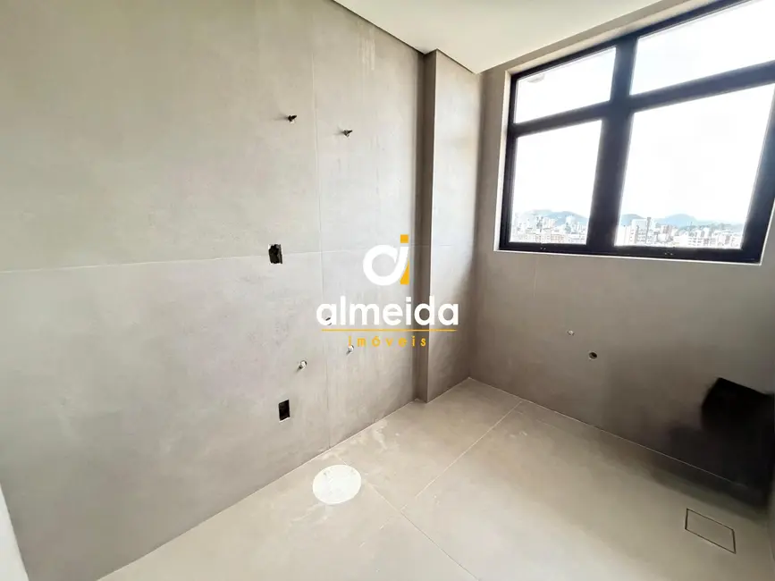 Foto 9 de Apartamento com 3 quartos à venda, 195m2 em Nossa Senhora Medianeira, Santa Maria - RS