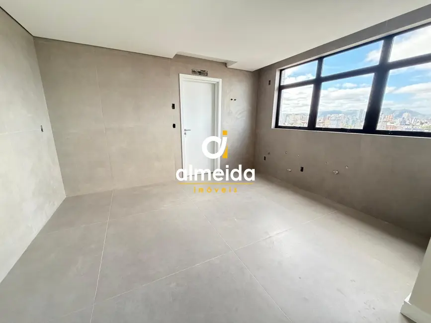 Foto 8 de Apartamento com 3 quartos à venda, 195m2 em Nossa Senhora Medianeira, Santa Maria - RS