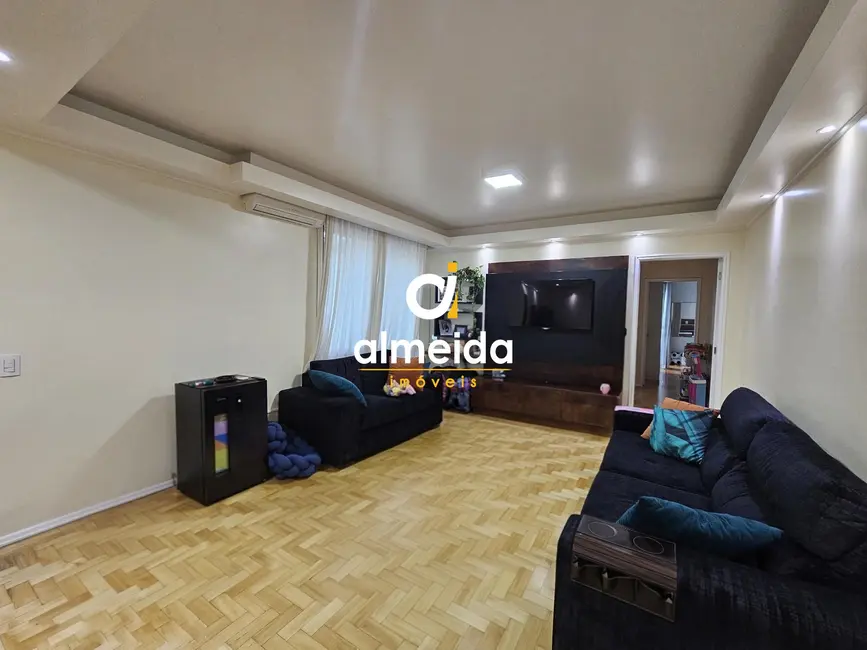 Apartamento com 2 quartos à venda, 113m2 em Centro, Santa Maria - RS - imagem 4 Foto 4 de Apartamento com 2 quartos à venda, 113m2 em Centro, Santa Maria - RS