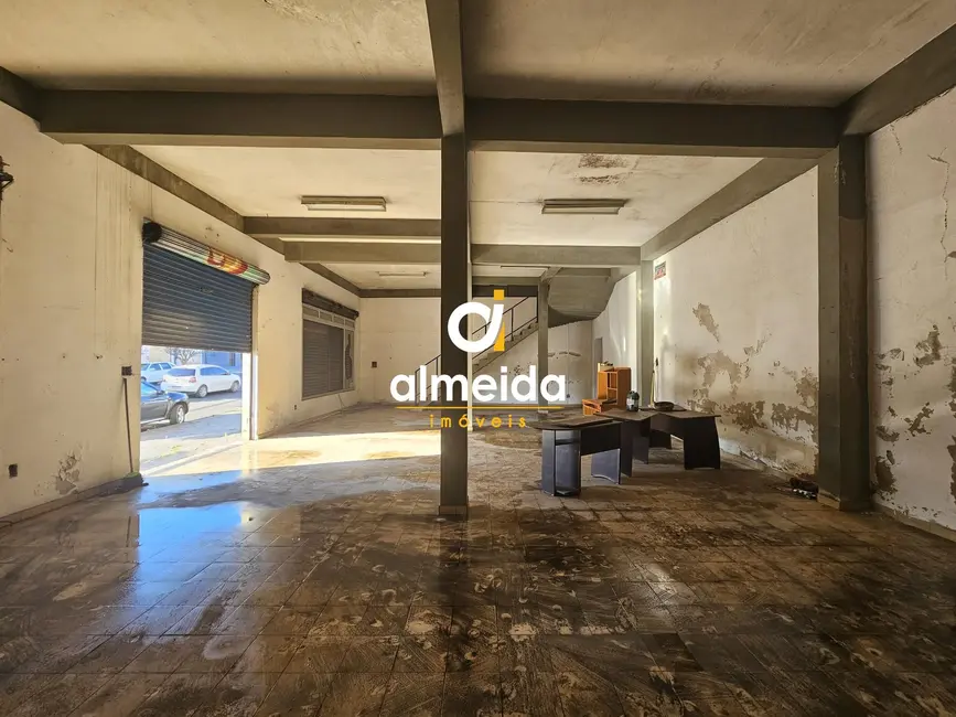 Foto 3 de Loja com 3 quartos à venda, 550m2 em Nossa Senhora do Rosário, Santa Maria - RS