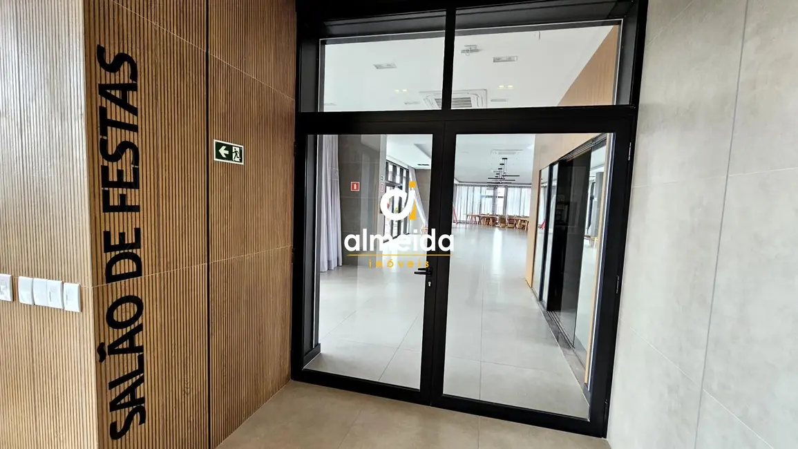Foto 9 de Apartamento com 3 quartos à venda, 193m2 em Nossa Senhora Medianeira, Santa Maria - RS