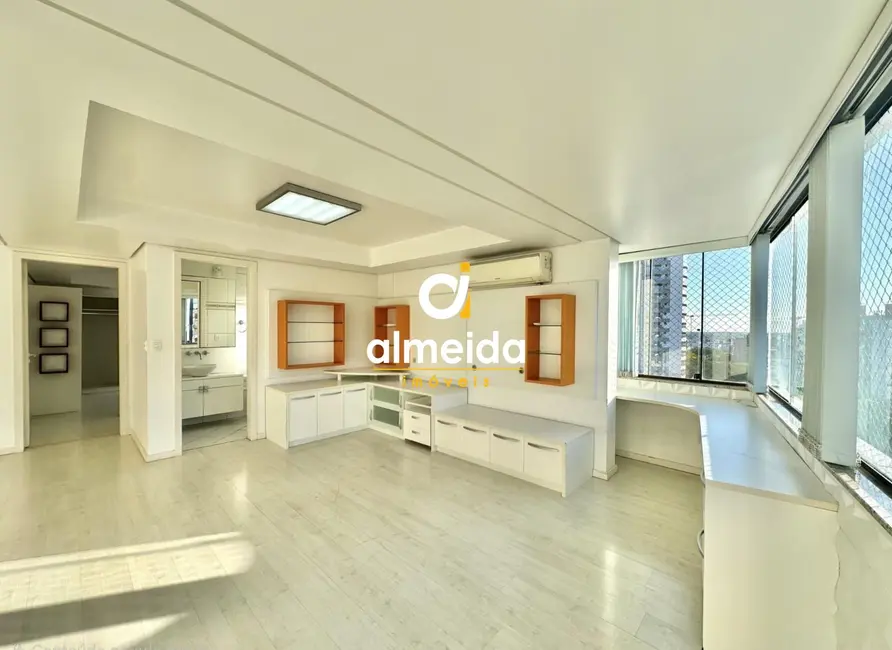Foto 6 de Apartamento com 2 quartos à venda, 104m2 em Nossa Senhora Medianeira, Santa Maria - RS