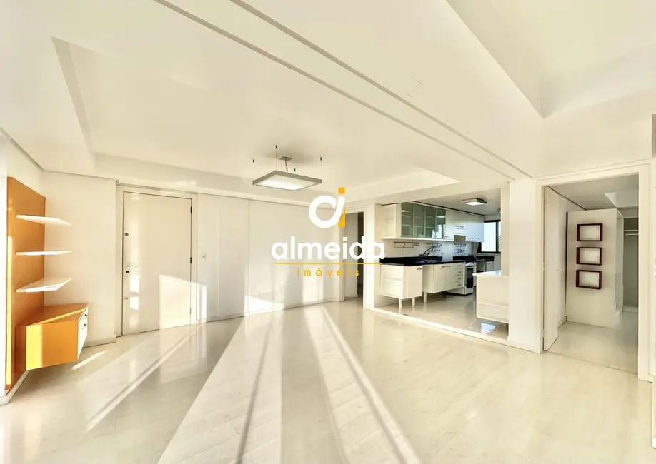 Foto 3 de Apartamento com 2 quartos à venda, 104m2 em Nossa Senhora Medianeira, Santa Maria - RS