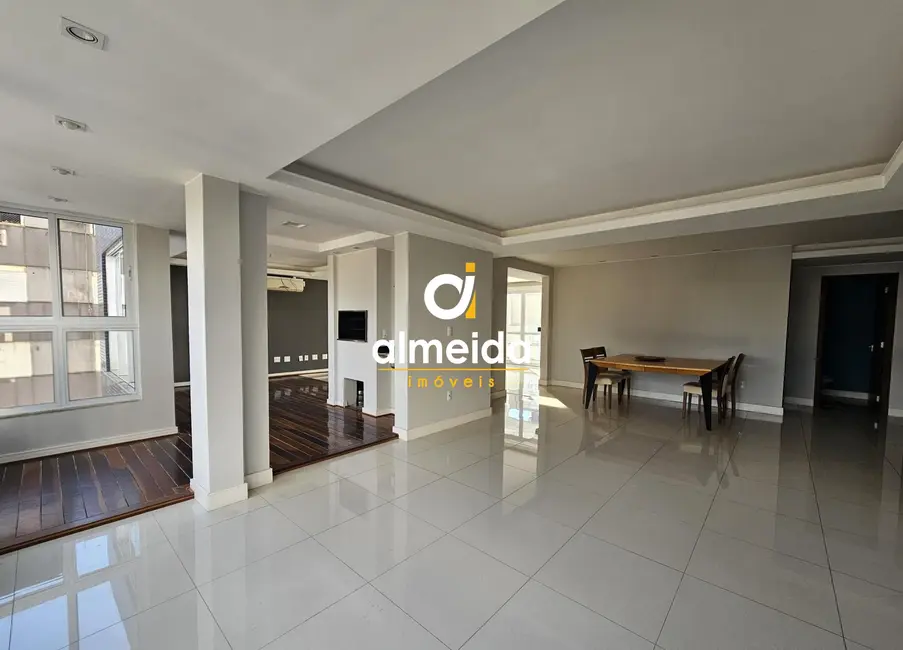 Foto 9 de Apartamento com 3 quartos à venda, 187m2 em Centro, Santa Maria - RS