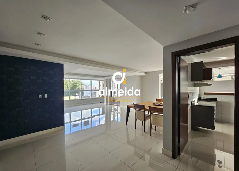 Foto 2 de Apartamento com 3 quartos à venda, 187m2 em Centro, Santa Maria - RS