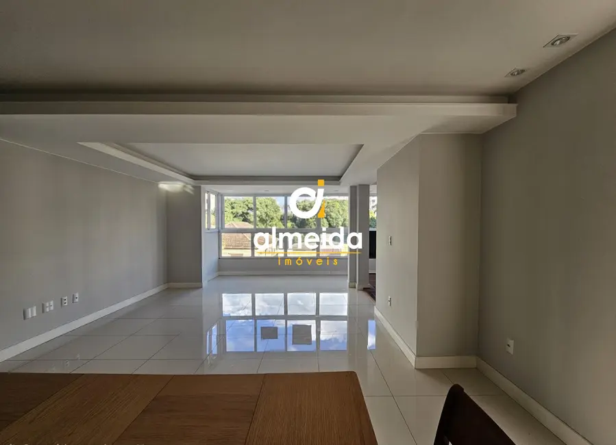 Foto 5 de Apartamento com 3 quartos à venda, 187m2 em Centro, Santa Maria - RS