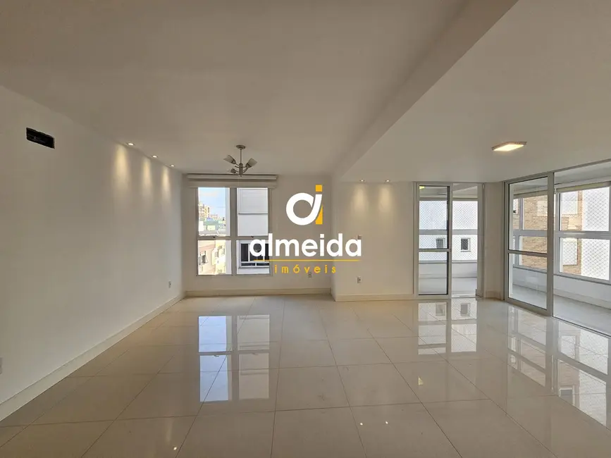 Apartamento com 3 quartos à venda, 154m2 em Centro, Santa Maria - RS - imagem 5 Foto 5 de Apartamento com 3 quartos à venda, 154m2 em Centro, Santa Maria - RS