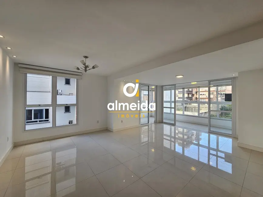 Apartamento com 3 quartos à venda, 154m2 em Centro, Santa Maria - RS - imagem 4 Foto 4 de Apartamento com 3 quartos à venda, 154m2 em Centro, Santa Maria - RS