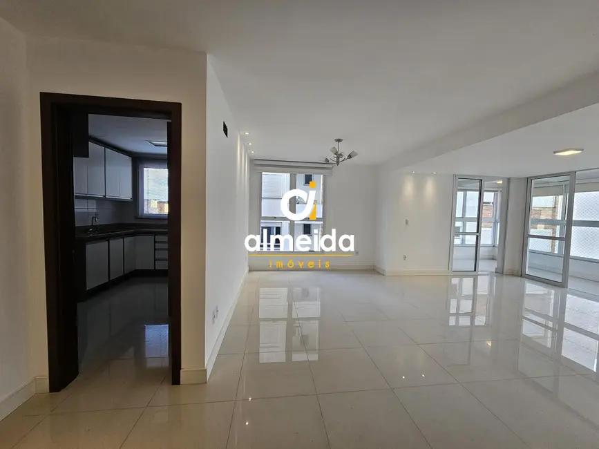 Apartamento com 3 quartos à venda, 154m2 em Centro, Santa Maria - RS - imagem 6 Foto 6 de Apartamento com 3 quartos à venda, 154m2 em Centro, Santa Maria - RS