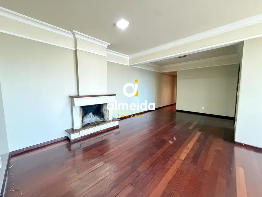 Apartamento com 3 quartos à venda, 179m2 em Nossa Senhora Medianeira, Santa Maria - RS - imagem 9 Foto 9 de Apartamento com 3 quartos à venda, 179m2 em Nossa Senhora Medianeira, Santa Maria - RS