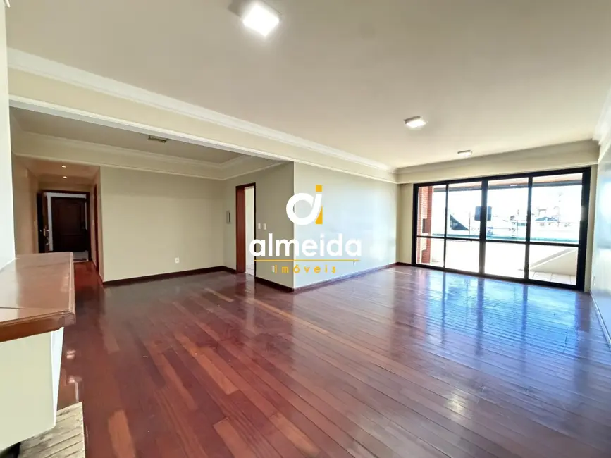 Apartamento com 3 quartos à venda, 179m2 em Nossa Senhora Medianeira, Santa Maria - RS - imagem 1 Foto 1 de Apartamento com 3 quartos à venda, 179m2 em Nossa Senhora Medianeira, Santa Maria - RS